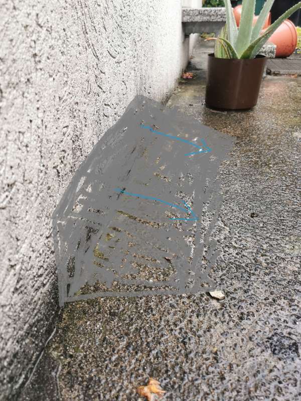 BAU.DE / BAU-Forum: 3. Bild zu Frage "Maßnahmen zur Ableitung von Regenwasser von der Hauswand und Verlängerung des Dachvorsprungs" im BAU-Forum "Außenwände und Fassaden"