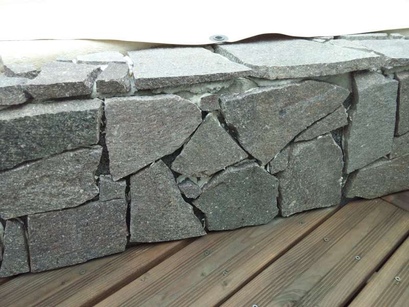 Bild zum BAU-Forumsbeitrag: Kleine Mauer mit Bruchsteinen / unregelmäßigen Polygonalsteinen ausfugen im Forum Balkon und Terrasse