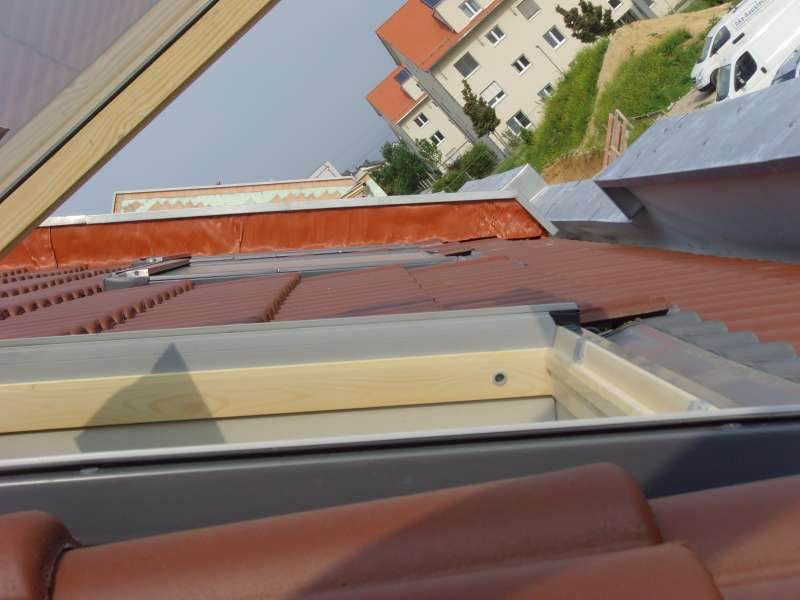BAU.DE / BAU-Forum: 2. Bild zu Frage "Dach: Wandabschluss nicht sauber verarbeitet" im BAU-Forum "Dach"