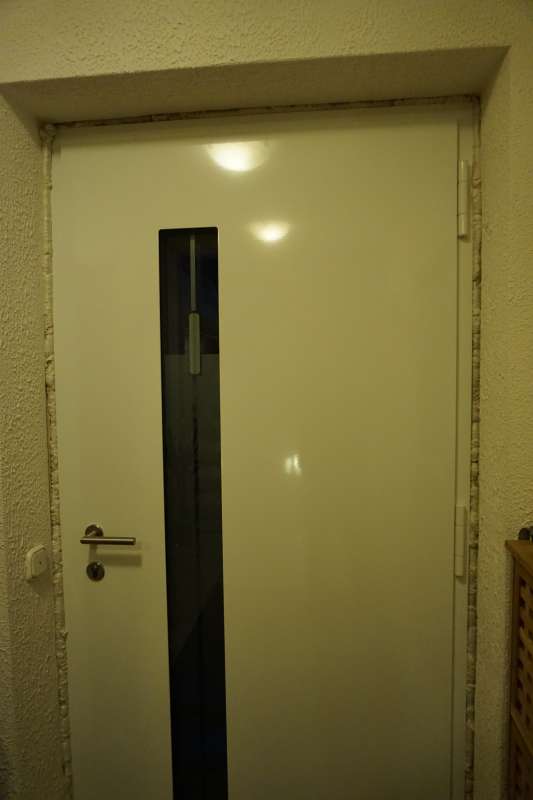 BAU.DE / BAU-Forum: 2. Bild zu Antwort "Haustür Abdichtung" auf die Frage "Haustür ohne Kompriband  -  Mangel?" im BAU-Forum "Fenster und Außentüren"