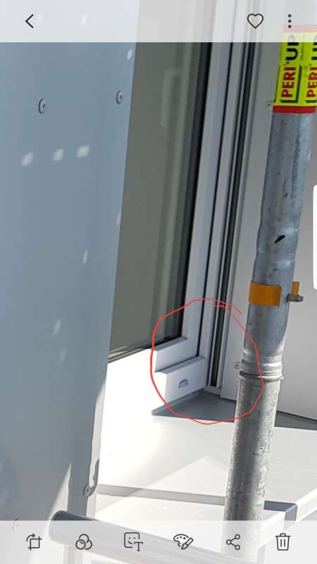 Bild zum BAU-Forumsbeitrag: Führungsschiene Rollladen: Abstand zur Fensterbank im Forum Fenster und Außentüren