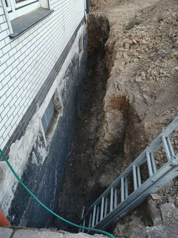 Bild zum BAU-Forumsbeitrag: Kellerwände abdichten aber der Überstand der Bodenplatte fehlt im Forum Keller