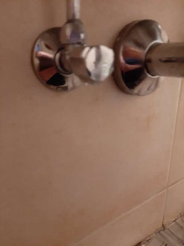 Bild zum BAU-Forumsbeitrag: Undichtigkeit Zulaufstränge Waschbecken im Forum Sanitär, Bad, Dusche, WC
