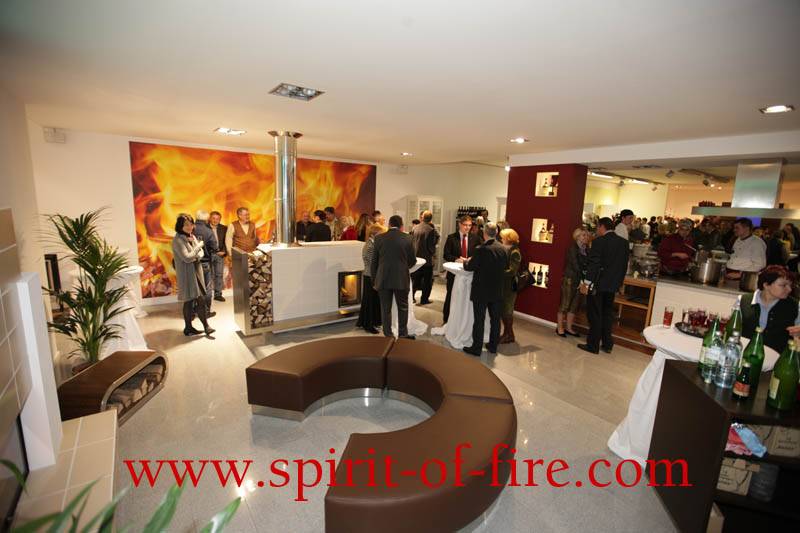 Bild: Ausstellung für Kachelöfen und Kamine von Spirit of Fire