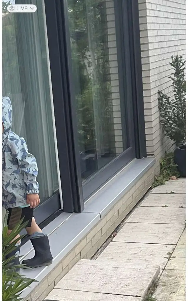 BAU.DE / BAU-Forum: 2. Bild zu Frage "Fuge zwischen Hauswand und Terrasse schlie&szlig;en: Professionelle Abdichtung nach Starkregen?" im BAU-Forum "Ausbauarbeiten"