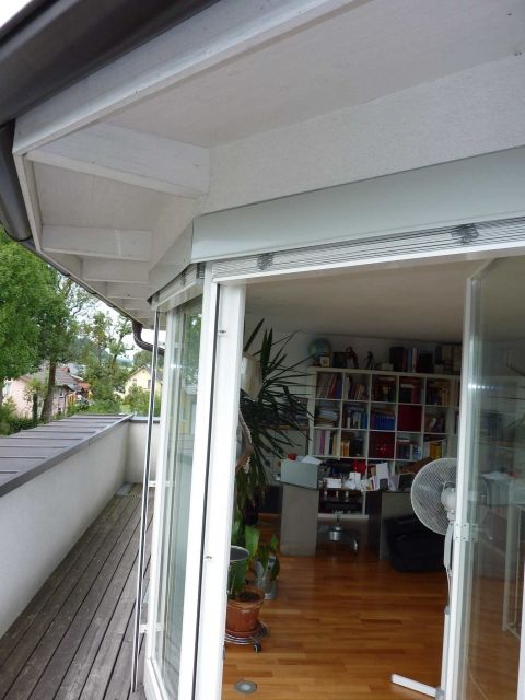 Bild zum BAU-Forumsbeitrag: Vollwärmeschutz, Schimmelspuren im Übergang Vordach -Fassade im Forum Außenwände und Fassaden