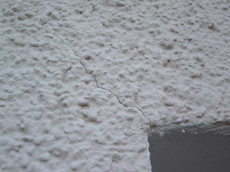 BAU.DE / BAU-Forum: 2. Bild zu Frage "WDVS Fassade: Risse, Wellen & Schatten &ndash; Baum&auml;ngel erkennen? Kosten f&uuml;r Sanierung?" im BAU-Forum "Au&szlig;enw&auml;nde und Fassaden"