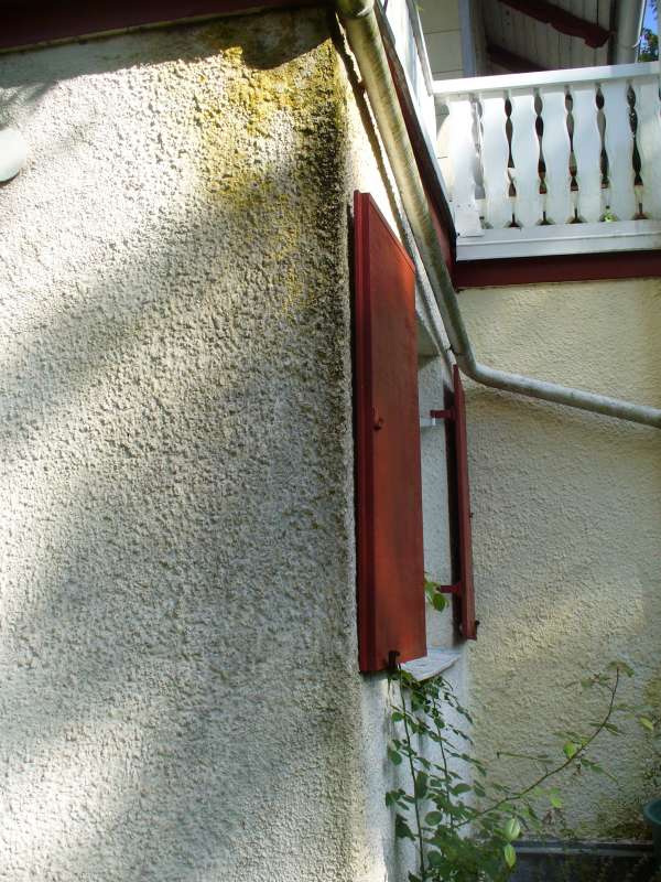 BAU.DE / BAU-Forum: 2. Bild zu Frage "Alten Putz ausbessern: Anleitung, Kosten & geeignete Fassadenfarbe f&uuml;r Wetterseite?" im BAU-Forum "Au&szlig;enw&auml;nde und Fassaden"