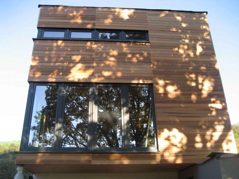 BAU.DE / BAU-Forum: 1. Bild zu Antwort "Zedernholzfassade: Western Red Cedar &ndash; Montage & Herkunft" auf die Frage "Schwarze Flecken auf Zedernholz: Ursachen, Entfernung & Vorbeugung bei Fassaden?" im BAU-Forum "Au&szlig;enw&auml;nde und Fassaden"