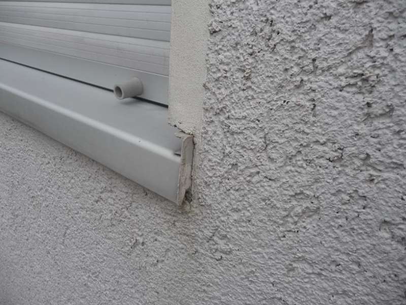 BAU.DE / BAU-Forum: 1. Bild zu Antwort "Fensterbank-Details: Bilder zur Problem-Erkennung" auf die Frage "Fensterb&auml;nke austauschen: Anleitung, Kosten & Material f&uuml;r besseren Schutz?" im BAU-Forum "Au&szlig;enw&auml;nde und Fassaden"