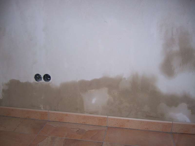 BAU.DE / BAU-Forum: 4. Bild zu Frage "Feuchtigkeit im Bruchmauerwerk sanieren: Ursachen, Folgen & Sanierungskosten?" im BAU-Forum "Au&szlig;enw&auml;nde und Fassaden"