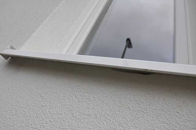 BAU.DE / BAU-Forum: 3. Bild zu Frage "WDVS Putzrisse: Ursachen, Gefahren & Sanierungskosten bei Fensterlaibungen?" im BAU-Forum "Außenwände und Fassaden" BAU.DE / BAU-Forum: 3. Bild zu Frage "WDVS Putzrisse: Ursachen, Gefahren & Sanierungskosten bei Fensterlaibungen?" im BAU-Forum "Außenwände und Fassaden"