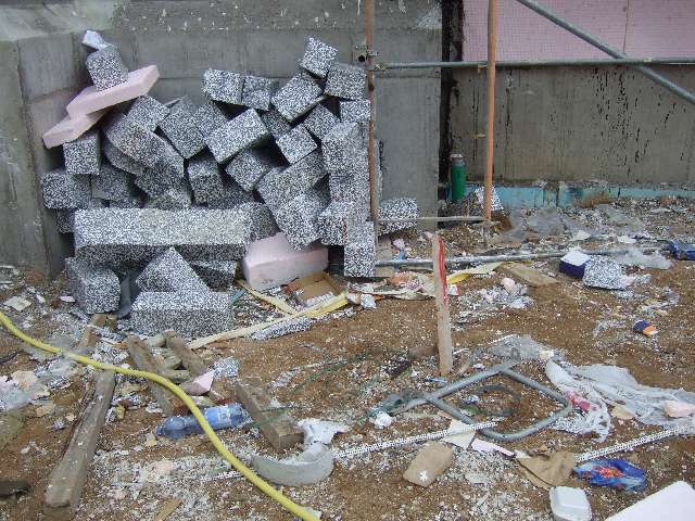 BAU.DE / BAU-Forum: 1. Bild zu Antwort "D&auml;mmung vs. Sonderm&uuml;ll: Umweltaspekte von Styropor" auf die Frage "Hinterl&uuml;ftete Holzfassade auf KS+Styropor: Befestigung ohne W&auml;rmebr&uuml;cken &ndash; Kosten & Umsetzung?" im BAU-Forum "Au&szlig;enw&auml;nde und Fassaden"