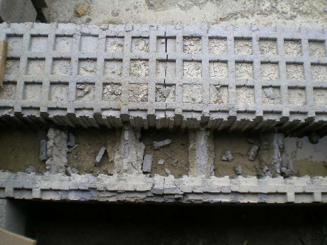 BAU.DE / BAU-Forum: 3. Bild zu Antwort "Bilder zu Isorast Rissen in Betonwand" auf die Frage "Isorast Risse in Betonwand: Ursachen, Risiken & Sanierungskosten?" im BAU-Forum "Außenwände und Fassaden" BAU.DE / BAU-Forum: 3. Bild zu Antwort "Bilder zu Isorast Rissen in Betonwand" auf die Frage "Isorast Risse in Betonwand: Ursachen, Risiken & Sanierungskosten?" im BAU-Forum "Außenwände und Fassaden"