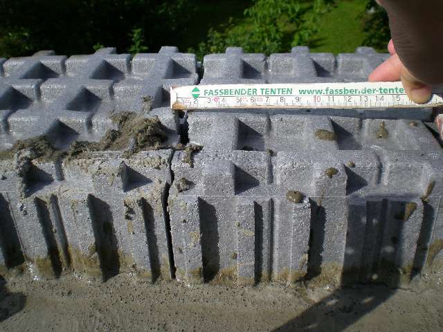 BAU.DE / BAU-Forum: 5. Bild zu Antwort "Bilder zu Isorast Rissen in Betonwand" auf die Frage "Isorast Risse in Betonwand: Ursachen, Risiken & Sanierungskosten?" im BAU-Forum "Außenwände und Fassaden" BAU.DE / BAU-Forum: 5. Bild zu Antwort "Bilder zu Isorast Rissen in Betonwand" auf die Frage "Isorast Risse in Betonwand: Ursachen, Risiken & Sanierungskosten?" im BAU-Forum "Außenwände und Fassaden"