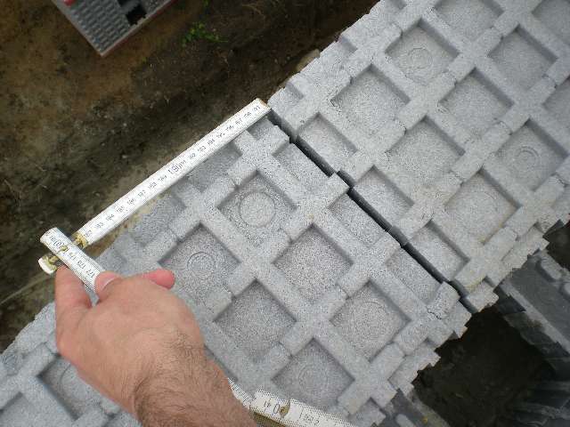 BAU.DE / BAU-Forum: 3. Bild zu Antwort "Isorast Risse: Einschätzung Bausachverständiger" auf die Frage "Isorast Risse in Betonwand: Ursachen, Risiken & Sanierungskosten?" im BAU-Forum "Außenwände und Fassaden" BAU.DE / BAU-Forum: 3. Bild zu Antwort "Isorast Risse: Einschätzung Bausachverständiger" auf die Frage "Isorast Risse in Betonwand: Ursachen, Risiken & Sanierungskosten?" im BAU-Forum "Außenwände und Fassaden"