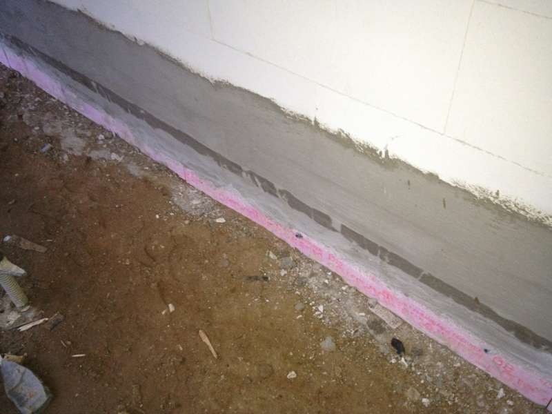 BAU.DE / BAU-Forum: 1. Bild zu Frage "Feuchte Mauerwerksabdichtung: Ursachen, Risiken & Sanierungskosten?" im BAU-Forum "Au&szlig;enw&auml;nde und Fassaden"