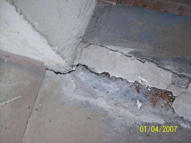 BAU.DE / BAU-Forum: 5. Bild zu Frage "Feuchte W&auml;nde in Wohnung: Ursachen, Schimmelbildung & Sanierungsm&ouml;glichkeiten?" im BAU-Forum "Au&szlig;enw&auml;nde und Fassaden"