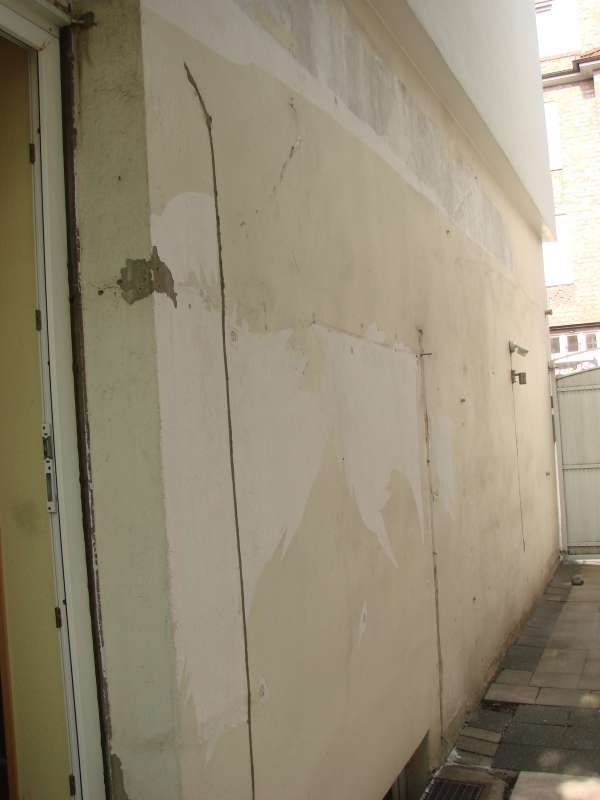 BAU.DE / BAU-Forum: 1. Bild zu Antwort "Elefantenhaut Fassade: Bilder zur Schadensanalyse gesucht" auf die Frage "Elefantenhaut Fassade sanieren: Kosten, Risiken & Alternativen f&uuml;r Altbau?" im BAU-Forum "Au&szlig;enw&auml;nde und Fassaden"