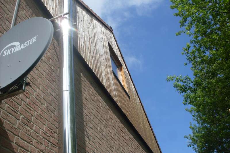 BAU.DE / BAU-Forum: 2. Bild zu Frage "Holzfassade sanieren: Kosten, Alternativen (Metall, Eternit, HZ) & Vor-Nachteile?" im BAU-Forum "Außenwände und Fassaden" BAU.DE / BAU-Forum: 2. Bild zu Frage "Holzfassade sanieren: Kosten, Alternativen (Metall, Eternit, HZ) & Vor-Nachteile?" im BAU-Forum "Außenwände und Fassaden"