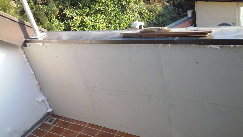 BAU.DE / BAU-Forum: 1. Bild zu Frage "Faserzementplatten auf Fliesen verputzen: Sockel abdichten & Putz-Anleitung?" im BAU-Forum "Au&szlig;enw&auml;nde und Fassaden"