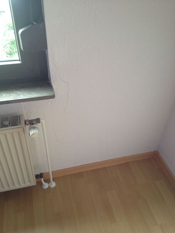 BAU.DE / BAU-Forum: 4. Bild zu Frage "Setzrisse im Haus: Ursachen, Risiken & Sofortma&szlig;nahmen f&uuml;r Baujahr 1964?" im BAU-Forum "Au&szlig;enw&auml;nde und Fassaden"