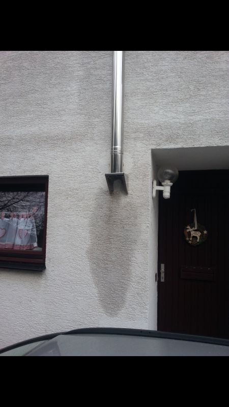 BAU.DE / BAU-Forum: 1. Bild zu Frage "Au&szlig;enfassade nass nach Regen: Ursachen, Risiken & Sofortma&szlig;nahmen f&uuml;r Mieter?" im BAU-Forum "Au&szlig;enw&auml;nde und Fassaden"