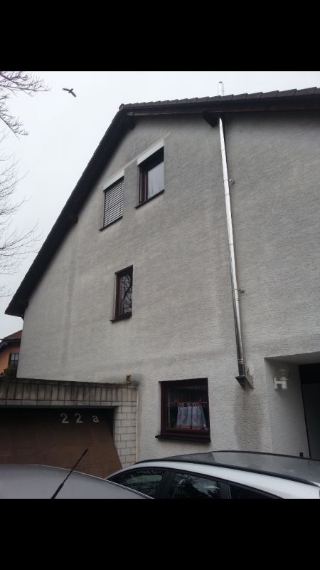 BAU.DE / BAU-Forum: 2. Bild zu Frage "Au&szlig;enfassade nass nach Regen: Ursachen, Risiken & Sofortma&szlig;nahmen f&uuml;r Mieter?" im BAU-Forum "Au&szlig;enw&auml;nde und Fassaden"