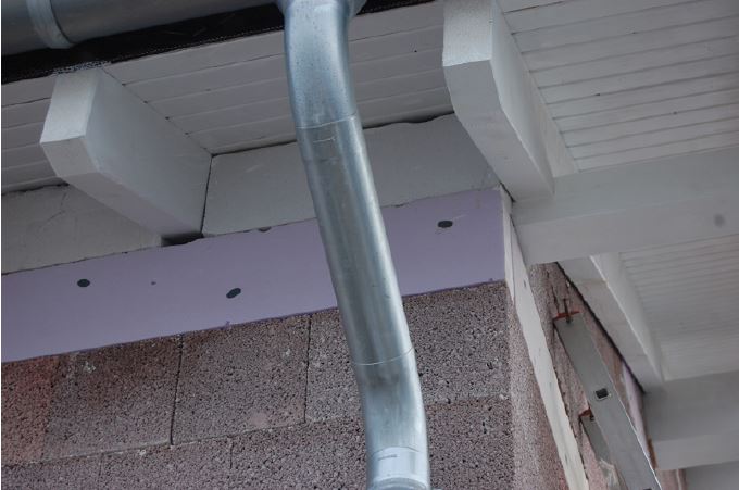 BAU.DE / BAU-Forum: 2. Bild zu Antwort "Korrektur: Richtfest war April 2015 + Bilder zur D&auml;mmung" auf die Frage "Pfetten D&auml;mmung zum Mauerwerk: L&uuml;cken, D&auml;mmschaum & W&auml;rmebr&uuml;cken im Neubau?" im BAU-Forum "Au&szlig;enw&auml;nde und Fassaden"