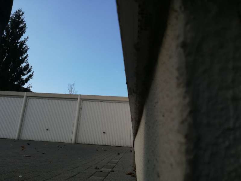 BAU.DE / BAU-Forum: 4. Bild zu Antwort "Hallo und vielen Dank, die Garage wurde..." auf die Frage "Nasse Fassade, Rinnsal am Kellersockel, Putz zieht Wasser?" im BAU-Forum "Außenwände und Fassaden"