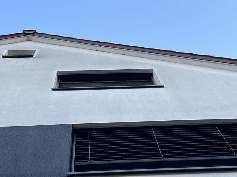BAU.DE / Forum: 1. Bild zu Frage "Silikon zwischen Wärmedämmung und Dach löst sich" im Forum "Außenwände und Fassaden"