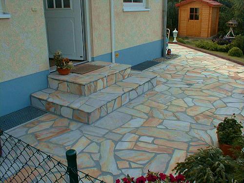 BAU.DE / BAU-Forum: 1. Bild zu Frage "Terrasse versiegeln: Naturstein Quarzit &ndash; Notwendigkeit, Kosten & Risiken?" im BAU-Forum "Balkon und Terrasse"