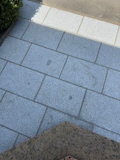 BAU.DE / BAU-Forum: 3. Bild zu Frage "Granitplatten Farbabweichungen nach Verlegung: Reklamation & Ursachen?" im BAU-Forum "Balkon und Terrasse"