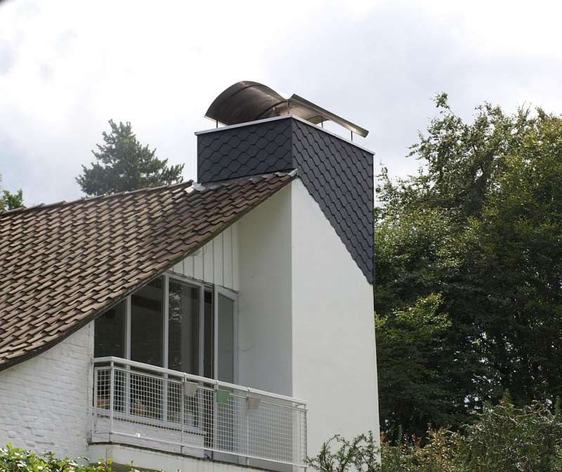 BAU.DE / BAU-Forum: 1. Bild zu Antwort "Schornsteinverkleidung: St&uuml;lp-Hauben als Alternative ohne Bohren!" auf die Frage "Schornsteinverkleidung mit Schiefer: Kosten, Preise & Alternativen (Faserzement)?" im BAU-Forum "Dach"