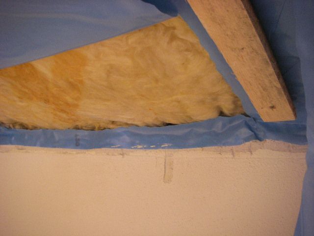 BAU.DE / BAU-Forum: 1. Bild zu Antwort "Drittes Bild" auf die Frage "Schimmel im Kniestock: Ursachen, Gefahren & Sanierung bei Feuchtigkeit im Dach" im BAU-Forum "Dach"