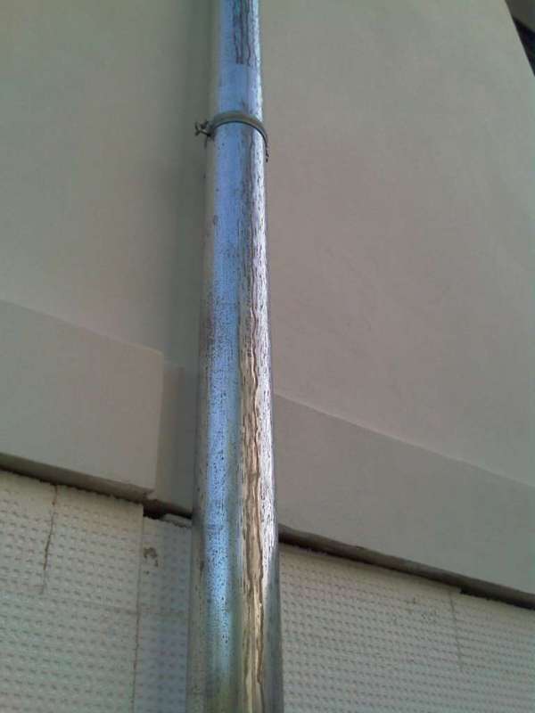 BAU.DE - Forum - Dach - 15474: Zink-Fallrohr Korrosion