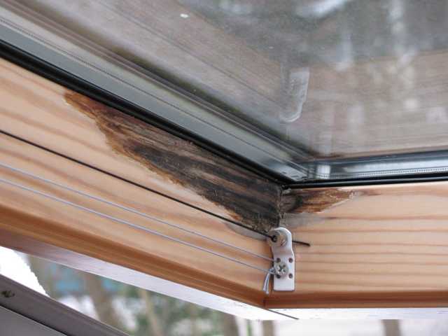 BAU.DE / BAU-Forum: 1. Bild zu Frage "Undichtes Velux Fenster: Ursachen, L&ouml;sungen & Hilfe vom Fachmann?" im BAU-Forum "Dach"