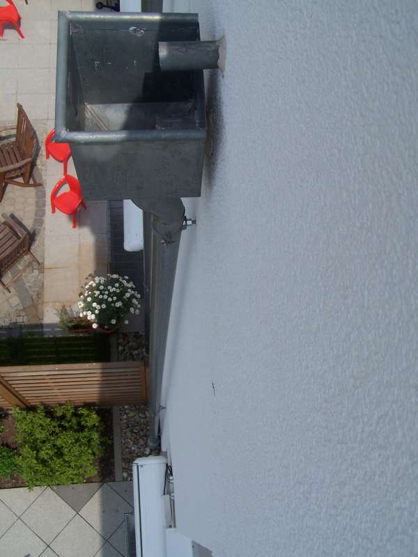 BAU.DE / BAU-Forum: 1. Bild zu Antwort "und hier die Bilder ..." auf die Frage "Dachterrasse: Wasserfangkasten & Attika abdichten – Anleitung, Material & Kosten?" im BAU-Forum "Dach" BAU.DE / BAU-Forum: 1. Bild zu Antwort "und hier die Bilder ..." auf die Frage "Dachterrasse: Wasserfangkasten & Attika abdichten – Anleitung, Material & Kosten?" im BAU-Forum "Dach"
