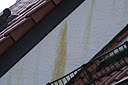 BAU.DE / BAU-Forum: 2. Bild zu Frage "Fassadenverf&auml;rbung nach Dachneueindeckung: Gew&auml;hrleistung, Ursachen & Kosten?" im BAU-Forum "Dach"