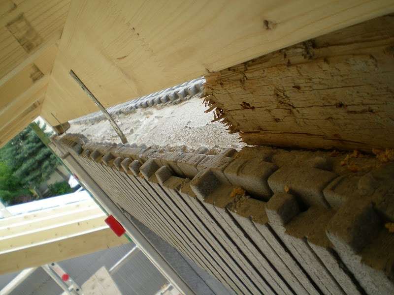 BAU.DE / BAU-Forum: 1. Bild zu Frage "Gaubenauflage mit Steinen & Kantholz: Verputzen notwendig? Expertenmeinung!" im BAU-Forum "Dach"