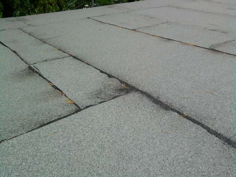 BAU.DE / BAU-Forum: 1. Bild zu Frage "Dachsanierung: Korrekte Ausführung? Dachbahnen, Schornsteineinfassung & Rinneneinlauf prüfen" im BAU-Forum "Dach" BAU.DE / BAU-Forum: 1. Bild zu Frage "Dachsanierung: Korrekte Ausführung? Dachbahnen, Schornsteineinfassung & Rinneneinlauf prüfen" im BAU-Forum "Dach"