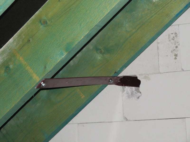 BAU.DE / BAU-Forum: 3. Bild zu Frage "Giebelanker am Haus: Bedeutung, Funktion & Risiken beim Hauskauf?" im BAU-Forum "Dach" BAU.DE / BAU-Forum: 3. Bild zu Frage "Giebelanker am Haus: Bedeutung, Funktion & Risiken beim Hauskauf?" im BAU-Forum "Dach"