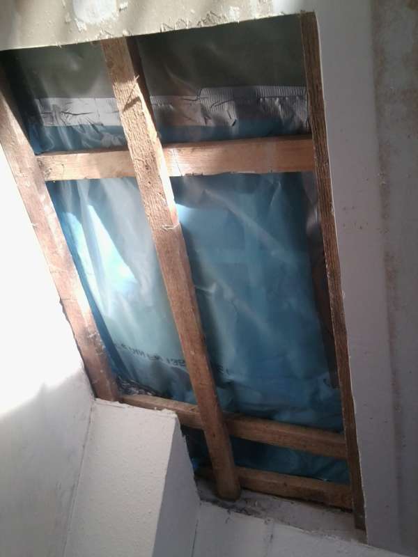 BAU.DE / BAU-Forum: 2. Bild zu Antwort "Dampfsperre: Fehlerhafte Folienverklebung mit Panzertape" auf die Frage "Dampfsperre nachtr&auml;glich: Fehlerhafte Ausf&uuml;hrung? Risiken, Folgen & Sanierung" im BAU-Forum "Dach"