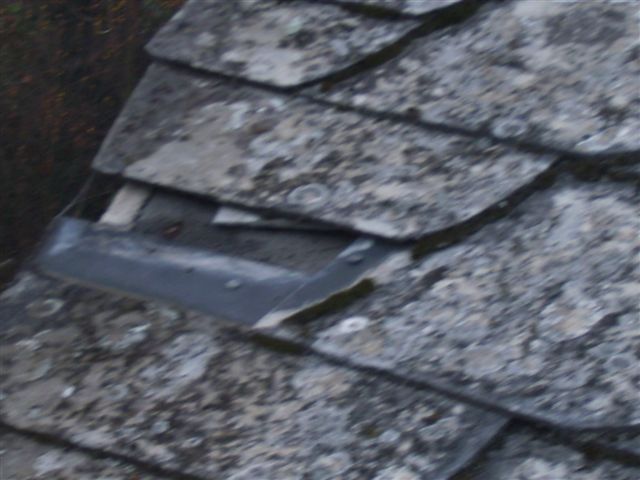 BAU.DE / BAU-Forum: 1. Bild zu Antwort "Hagelschaden: Klemmprofile vs. Faserzementplatten &ndash; Zustand entscheidend" auf die Frage "Wintergarten Dachsanierung nach Hagelschaden: Klemmprofile wiederverwenden? Kosten & Gutachten" im BAU-Forum "Dach"