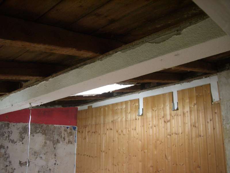 BAU.DE / BAU-Forum: 3. Bild zu Frage "Untersparrend&auml;mmung im Altbau (Bj. 1910) mit Teerpappe: Risiken, D&auml;mmstoffe & Anleitung?" im BAU-Forum "Dach"