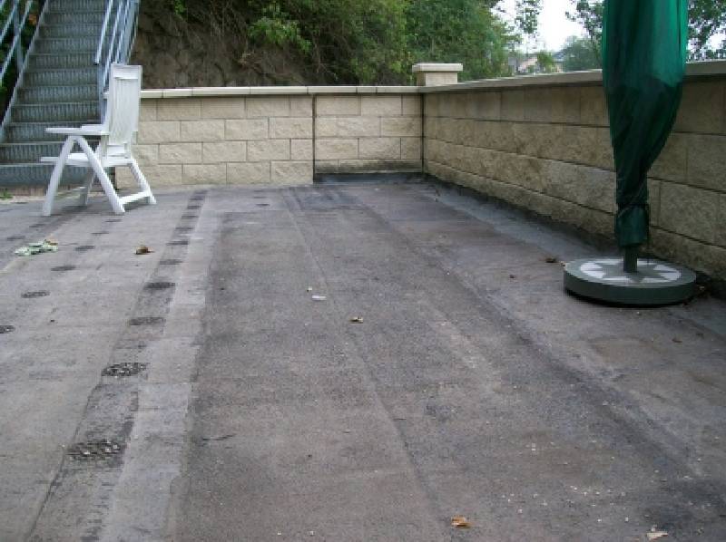 BAU.DE / BAU-Forum: 2. Bild zu Antwort "Flachdachsanierung: Garagendach-Fotos zur Beurteilung" auf die Frage "Flachdachsanierung Garage: Kosten, Bitumen vs. Alternativen, Abdichtung & Gef&auml;lle" im BAU-Forum "Dach"