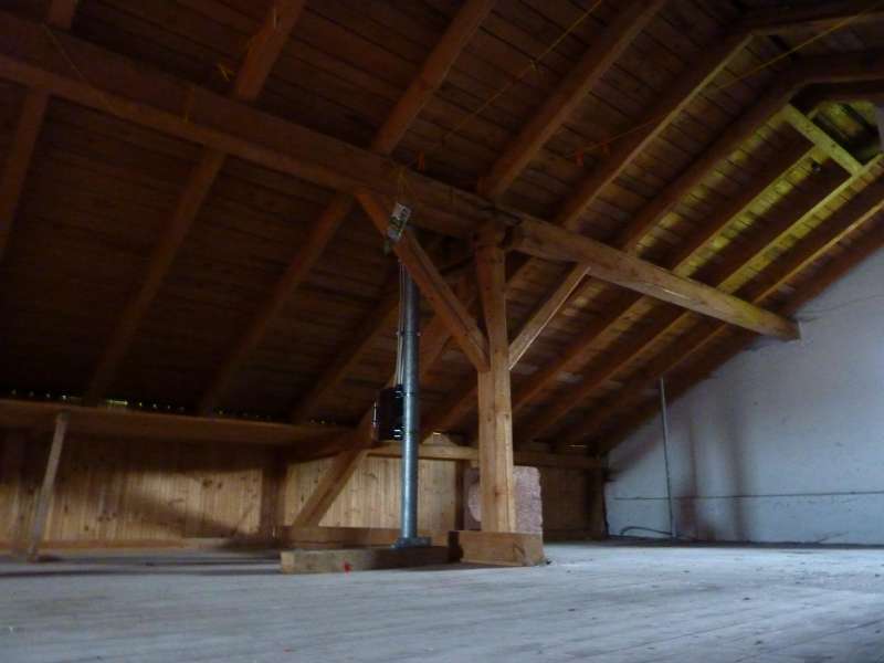 BAU.DE / BAU-Forum: 1. Bild zu Frage "Dach isolieren im Altbau (BJ 1980): Zwischensparrendämmung vs. Dachbodendämmung – Kosten & Materialien?" im BAU-Forum "Dach" BAU.DE / BAU-Forum: 1. Bild zu Frage "Dach isolieren im Altbau (BJ 1980): Zwischensparrendämmung vs. Dachbodendämmung – Kosten & Materialien?" im BAU-Forum "Dach"