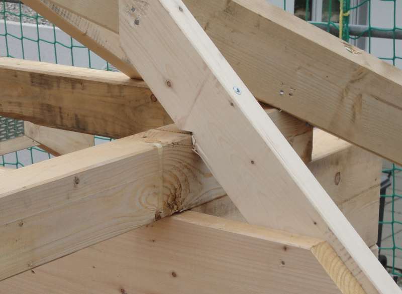 BAU.DE / BAU-Forum: 1. Bild zu Frage "Binderdachstuhl: Balkenauflage pr&uuml;fen &ndash; Ursachen, Risiken & L&ouml;sung vor Dacheindeckung?" im BAU-Forum "Dach"