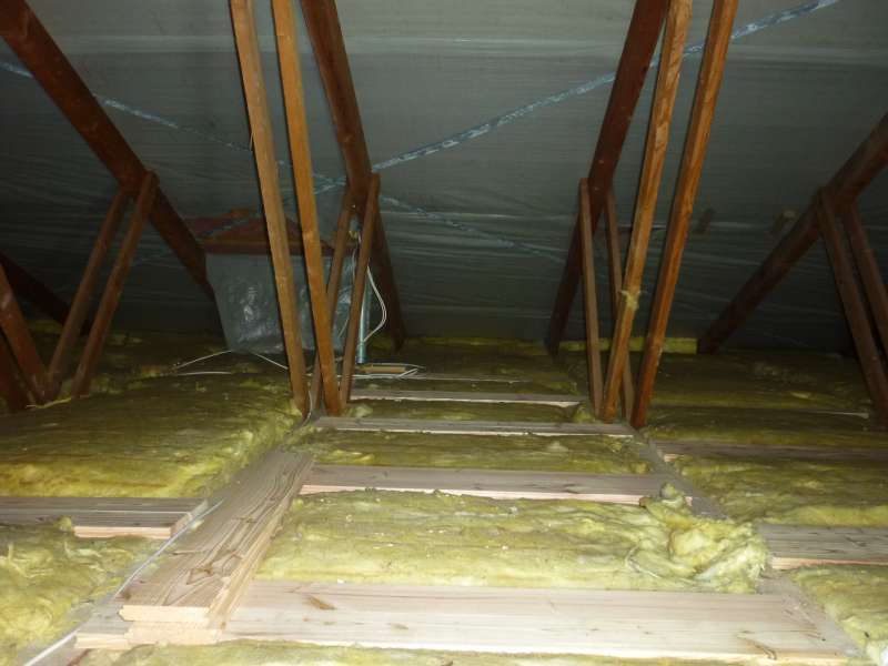 BAU.DE / BAU-Forum: 1. Bild zu Frage "Dachd&auml;mmung pr&uuml;fen: Doppelte D&auml;mmung im Kaltdach problematisch? Aufbau, Risiken & Alternativen" im BAU-Forum "Dach"