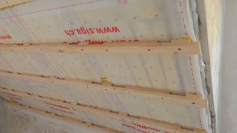 BAU.DE / BAU-Forum: 2. Bild zu Frage "Zwischensparrend&auml;mmung: Spalte neben Sparren &ndash; Ursachen, L&ouml;sungen & Risiken?" im BAU-Forum "Dach"